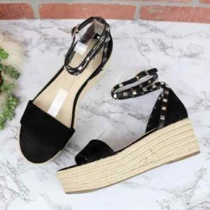 Marc Fisher Jazlyn Black Stud Platform Wedge 8.5 Leather Upper